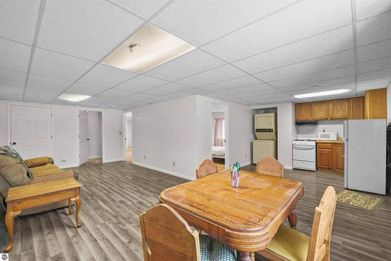 5 Bedroom Rose Lake Access Home