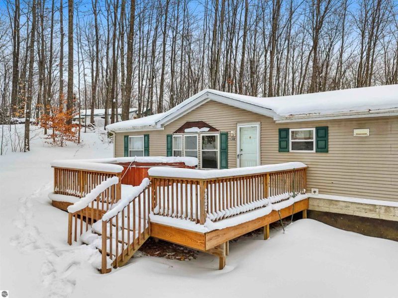 5 Bedroom Rose Lake Access Home