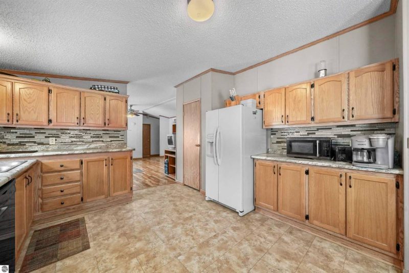 5 Bedroom Rose Lake Access Home