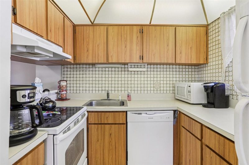 Clearwater 2/2 Condo With Pool Owner Financing