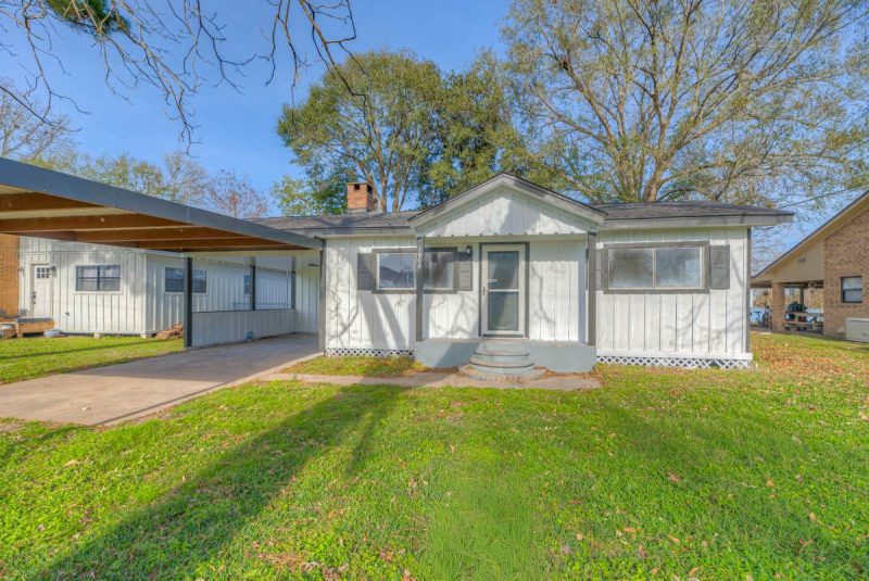 Lakefront Home on George Taylor Lake Livingston Texas Owner Finance or Rent to Own