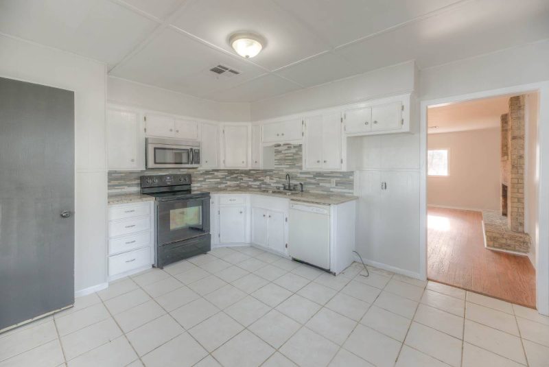Lakefront Home on George Taylor Lake Livingston Texas Owner Finance or Rent to Own