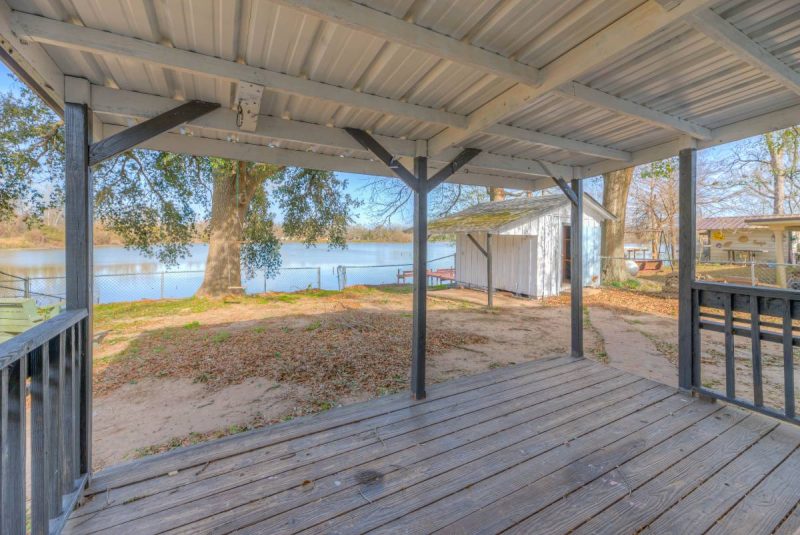 Lakefront Home on George Taylor Lake Livingston Texas Owner Finance or Rent to Own