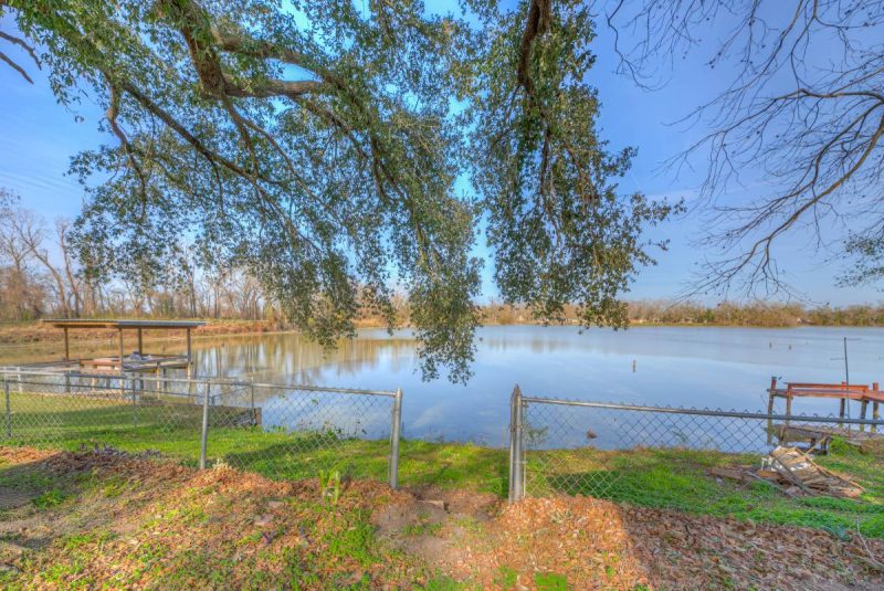 Lakefront Home on George Taylor Lake Livingston Texas Owner Finance or Rent to Own