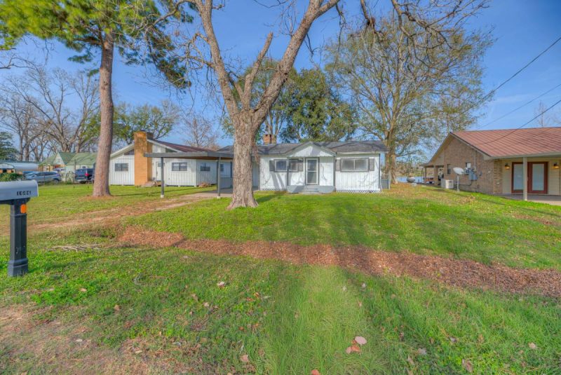Lakefront Home on George Taylor Lake Livingston Texas Owner Finance or Rent to Own