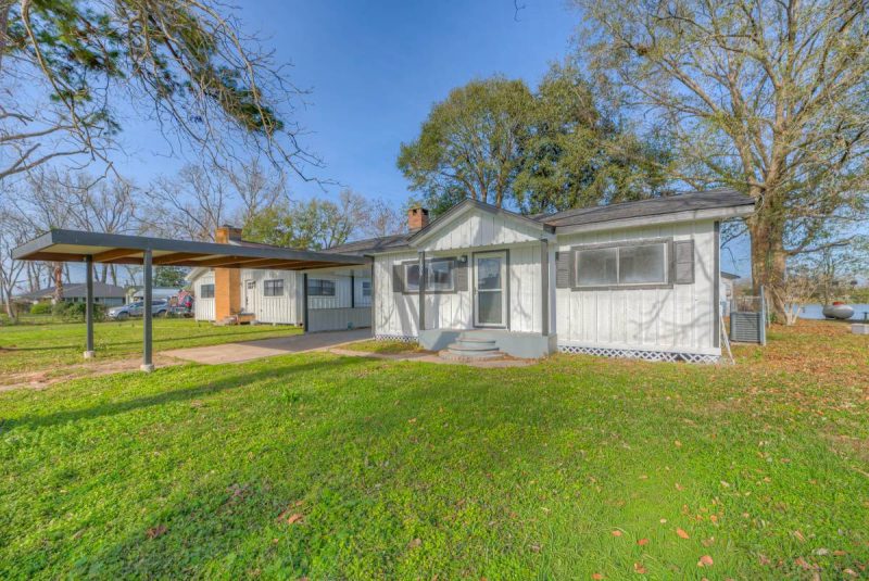 Lakefront Home on George Taylor Lake Livingston Texas Owner Finance or Rent to Own